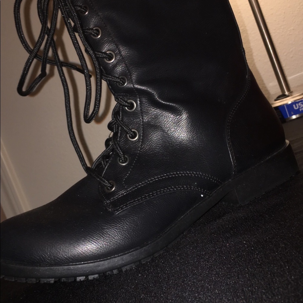 Work boots none slick